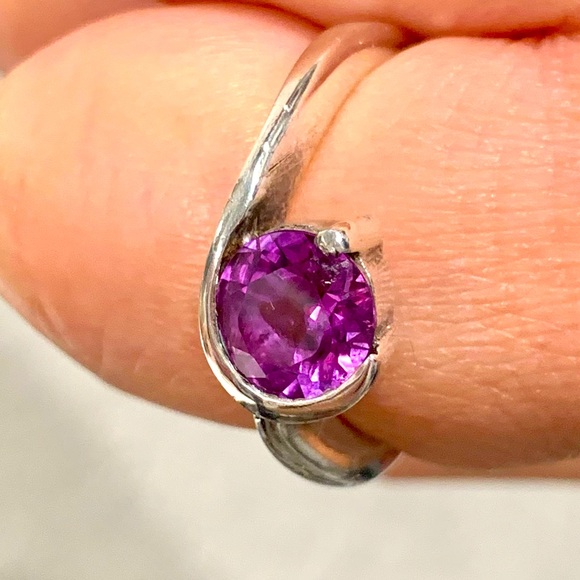 Sterling Silver Ring - Picture 4 of 4